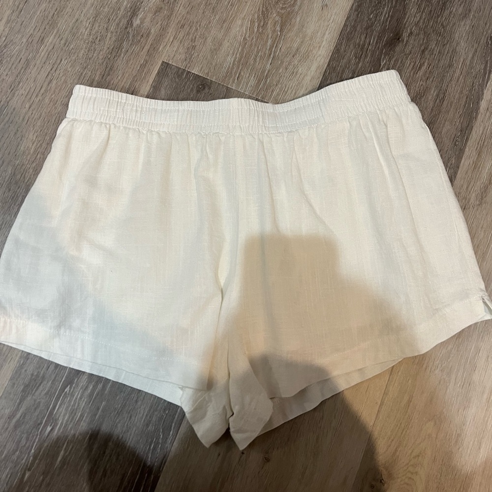 Princess Polly size 10 white shorts perfect condition